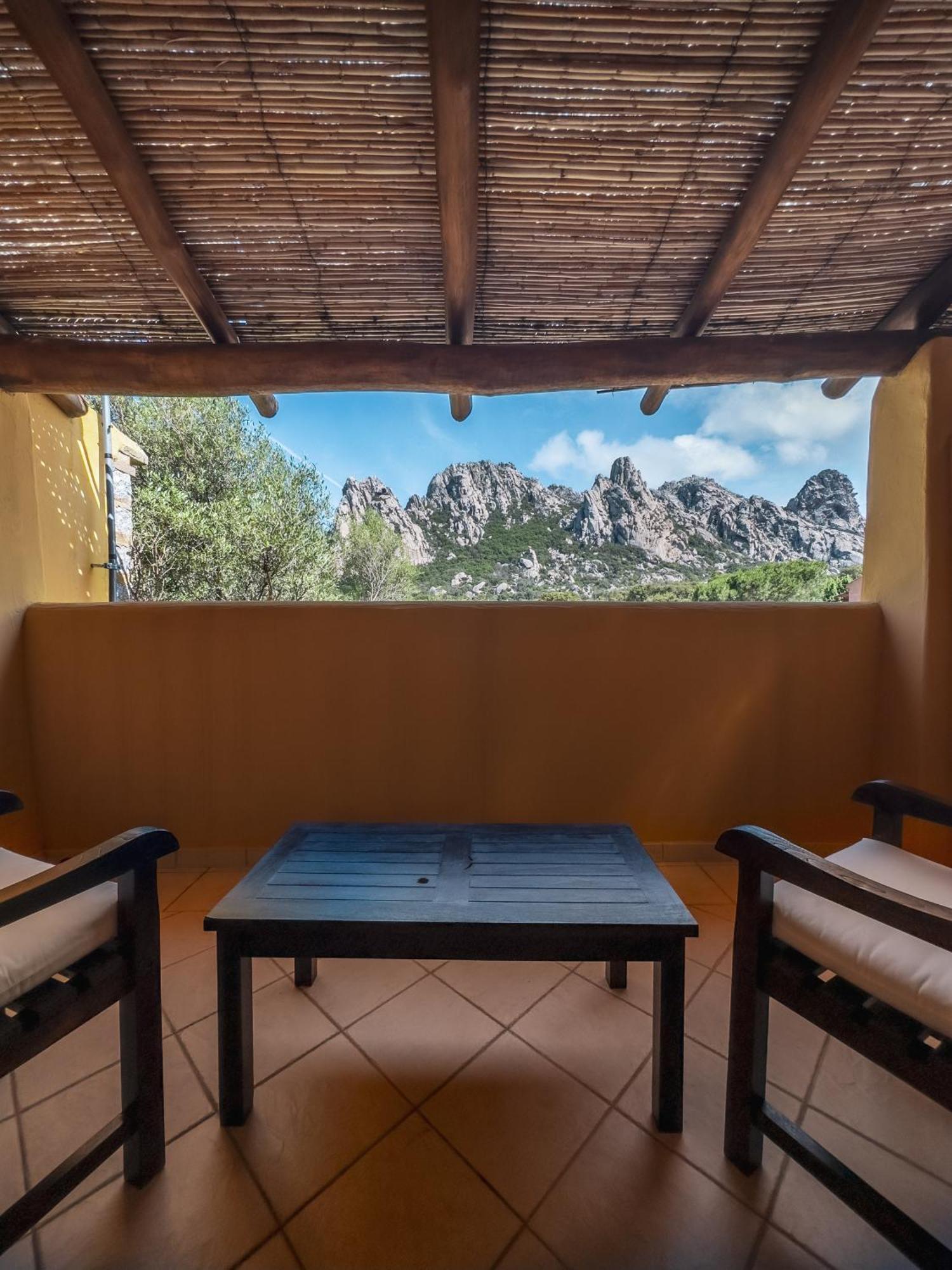 La Suera San Pantaleo Hotel Luaran gambar